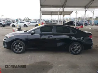 2023 Kia Forte LXS z VIN 3KPF24AD5PE646813, wystawiony jako IAAI lot #41494292 z przebiegiem 29 003 mil mil oraz . Historia ofert i sprzedaży dostępna na DreamBid. Obrazek 14.