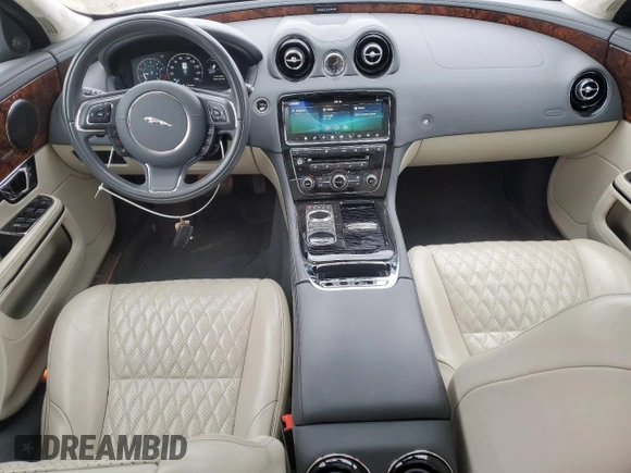 2018 Jaguar XJ Portfolio with VIN SAJWJ2GD9J8W15744, listed as a Copart auction lot 46645935 with 54,185 mi miles and Clean Title. Bid and sale history available at DreamBid. Image 8.