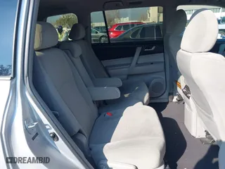 2011 Toyota Highlander with VIN 5TDZK3EH4BS039725, listed as a IAAI auction lot 41434516 with 220,992 mi miles. Bid and sale history available at carsss.com. Image 8.