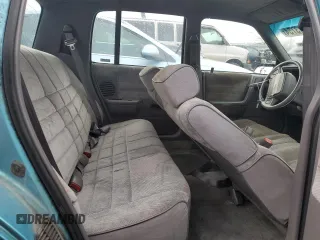 1992 Plymouth Acclaim z VIN 1P3XA4631NF248220, wystawiony jako Copart lot #84113754 z przebiegiem 117 489 mil mil oraz Szkody całkowita. Historia ofert i sprzedaży dostępna na DreamBid. Obrazek 10.