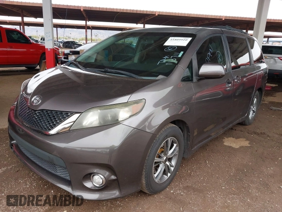 2011 Toyota Sienna SE with VIN 5TDXK3DC6BS113711, listed as a IAAI auction lot 41809910 with 174,746 mi miles. Bid and sale history available at carsss.com. Image 17.