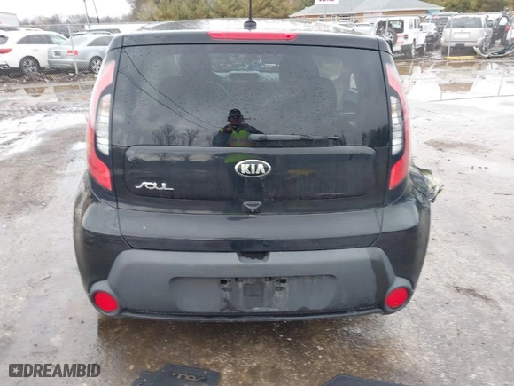 2015 Kia Soul + with VIN KNDJP3A55F7172472, listed as a IAAI auction lot 41729575 with 127,172 mi miles. Bid and sale history available at carsss.com. Image 16.
