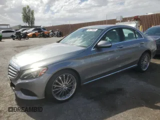 2015 Mercedes-Benz C 300 z VIN 55SWF4JB0FU092347, wystawiony jako Copart lot #56779805 z przebiegiem 158 103 mil mil oraz Czysty tytuł • Clean title. Historia ofert i sprzedaży dostępna na DreamBid. Obrazek 1.