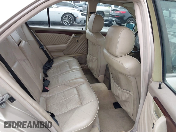 1995 Mercedes-Benz C with VIN WDBHA28E2SF191740, listed as a IAAI auction lot 41172625 with 331,540 mi miles. Bid and sale history available at carsss.com. Image 8.