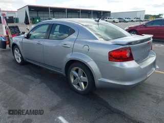 2013 Dodge Avenger SXT z VIN 1C3CDZCG7DN742374, wystawiony jako IAAI lot #42349766 z przebiegiem 110 867 mil mil oraz . Historia ofert i sprzedaży dostępna na DreamBid. Obrazek 3.