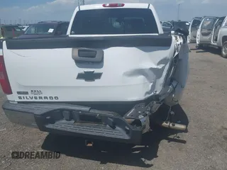 2009 Chevrolet Silverado 1500 LT with VIN 3GCEC23039G118833, listed as a IAAI auction lot 42018681 with 212,044 mi miles. Bid and sale history available at carsss.com. Image 17.