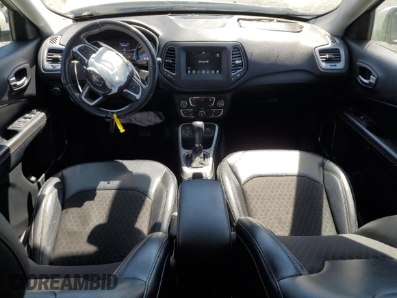 2020 Jeep Compass Latitude z VIN 3C4NJCBB2LT162755, wystawiony jako Copart lot #57730165 z przebiegiem 51 153 mil mil oraz Szkoda całkowita • Salvage title. Historia ofert i sprzedaży dostępna na DreamBid. Obrazek 8.