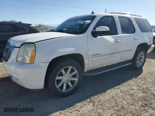 2009 GMC Yukon Denali with VIN 1GKFK03229R220996, listed as a Copart auction lot 68549274 with 177,833 mi miles and Salvage Title. Bid and sale history available at carsss.com. Image 1.