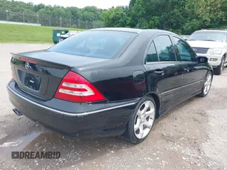 2007 Mercedes-Benz C 230 Sport z VIN WDBRF52HX7F907706, wystawiony jako IAAI lot #42456909 z przebiegiem 176 668 mil mil oraz . Historia ofert i sprzedaży dostępna na DreamBid. Obrazek 4.