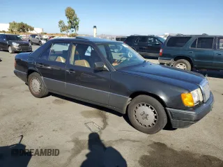 1992 Mercedes-Benz 300 with VIN WDBEA30D7NB601357, listed as a Copart auction lot 75703834 with 22,051 mi miles and Clean Title. Bid and sale history available at carsss.com. Image 4.