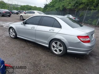 2010 Mercedes-Benz C 300 Sport z VIN WDDGF8BB5AF474511, wystawiony jako IAAI lot #42333110 z przebiegiem 150 202 mil mil oraz . Historia ofert i sprzedaży dostępna na DreamBid. Obrazek 3.