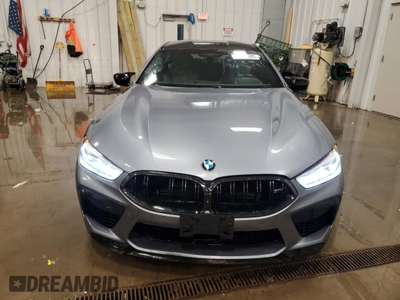 2022 BMW M8 Competition z VIN WBSGV0C02NCH36032, wystawiony jako Copart lot #45772865 z przebiegiem 33 647 mil mil oraz Szkoda całkowita • Salvage title. Historia ofert i sprzedaży dostępna na DreamBid. Obrazek 5.