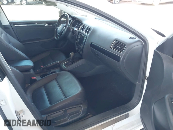 2017 Volkswagen Jetta SEL z VIN 3VWL17AJ3HM406760, wystawiony jako IAAI lot #42002426 z przebiegiem 152 890 mil mil oraz . Historia ofert i sprzedaży dostępna na DreamBid. Obrazek 5.
