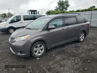 2016 Toyota Sienna LE AAS z VIN 5TDKK3DCXGS701628, wystawiony jako Copart lot #60651765 z przebiegiem 93 224 mil mil oraz Czysty tytuł • Clean title. Historia ofert i sprzedaży dostępna na DreamBid. Obrazek 1.
