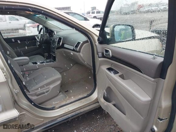 2011 Jeep Grand Cherokee Laredo with VIN 1J4RR4GG9BC563065, listed as a IAAI auction lot 41798136 with 192,149 mi miles. Bid and sale history available at carsss.com. Image 5.