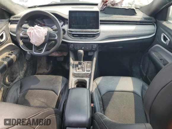 2024 Jeep Compass Latitude z VIN 3C4NJDBN0RT591675, wystawiony jako Copart lot #58857025 z przebiegiem 15 146 mil mil oraz Nie do naprawy • Non repairable. Historia ofert i sprzedaży dostępna na DreamBid. Obrazek 8.