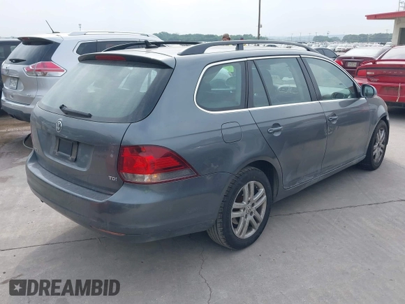 2010 Volkswagen Jetta TDI z VIN 3VWTL7AJ8AM654650, wystawiony jako IAAI lot #42264281 z przebiegiem 189 859 mil mil oraz . Historia ofert i sprzedaży dostępna na DreamBid. Obrazek 4.