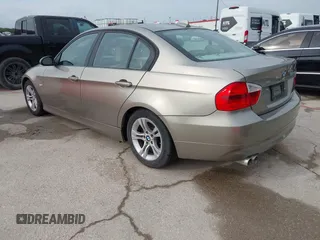2008 BMW 3 Series 328xi z VIN WBAVC93538K041700, wystawiony jako IAAI lot #42418358 z przebiegiem Nie podano mil oraz . Historia ofert i sprzedaży dostępna na DreamBid. Obrazek 3.