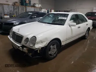 1997 Mercedes-Benz E-Class with VIN WDBJF72F6VA263199, listed as a Copart auction lot 43445715 with 121,444 mi miles and Salvage Title. Bid and sale history available at carsss.com. Image 1.