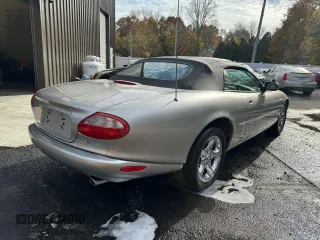 1999 Jaguar XK z VIN SAJGX2048XC041933, wystawiony jako Copart lot #44338125 z przebiegiem 67 133 mil mil oraz Tytuł czysty. Historia ofert i sprzedaży dostępna na DreamBid. Obrazek 4.