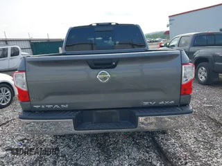 2018 Nissan Titan SV z VIN 1N6AA1EJ0JN518166, wystawiony jako IAAI lot #42124998 z przebiegiem 99 443 mil mil oraz . Historia ofert i sprzedaży dostępna na DreamBid. Obrazek 16.
