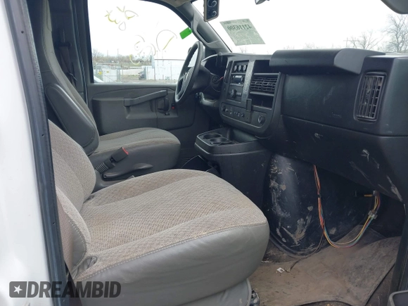 2018 Chevrolet Express Passenger LT z VIN 1GAZGPFG0J1329933, wystawiony jako IAAI lot #42116300 z przebiegiem 114 269 mil mil oraz . Historia ofert i sprzedaży dostępna na DreamBid. Obrazek 5.
