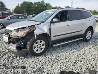 2015 Chevrolet Traverse LS z VIN 1GNKRFKDXFJ156753, wystawiony jako Copart lot #54516265 z przebiegiem 151 487 mil mil oraz Szkoda całkowita • Salvage title. Historia ofert i sprzedaży dostępna na DreamBid. Obrazek 1.