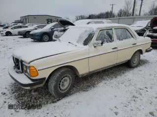 1983 Mercedes-Benz 300 with VIN WDBAB33A0DB016017, listed as a Copart auction lot 84801634 with 226,074 mi miles and Clean Title. Bid and sale history available at carsss.com. Image 1.