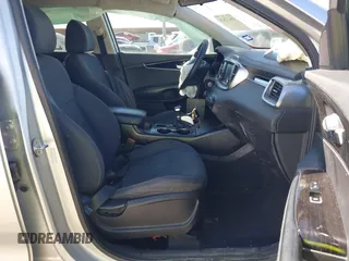 2019 Kia Sorento LX with VIN 5XYPG4A36KG579616, listed as a IAAI auction lot 41472626 with 110,078 mi miles. Bid and sale history available at carsss.com. Image 5.