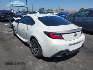 2023 Toyota 86 z VIN JF1ZNBC13P8762393, wystawiony jako IAAI lot #42202061 z przebiegiem 9 870 mil mil oraz . Historia ofert i sprzedaży dostępna na DreamBid. Obrazek 15.