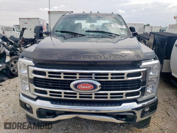 2024 Ford F-350 XL z VIN 1FT8W3DM4REC62569, wystawiony jako Copart lot #58057795 z przebiegiem Nie podano mil oraz Szkoda całkowita • Salvage title. Historia ofert i sprzedaży dostępna na DreamBid. Obrazek 5.