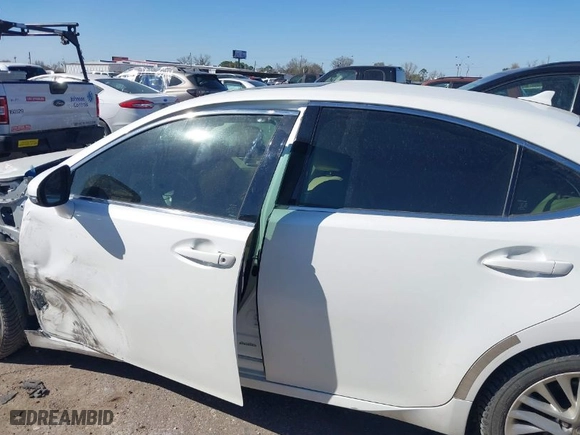 2013 Lexus ES 350 4dr Sdn with VIN JTHBK1GG1D2077531, listed as a IAAI auction lot 41745099 with 157,490 mi miles. Bid and sale history available at carsss.com. Image 14.