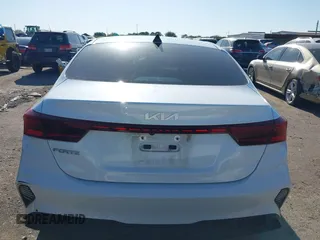 2022 Kia Forte LXS z VIN 3KPF24AD9NE490305, wystawiony jako IAAI lot #41979052 z przebiegiem 80 334 mil mil oraz . Historia ofert i sprzedaży dostępna na DreamBid. Obrazek 16.
