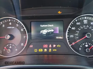 2024 Kia Forte GT z VIN 3KPF44AC7RE802984, wystawiony jako IAAI lot #42147389 z przebiegiem 7018 mil mil oraz . Historia ofert i sprzedaży dostępna na DreamBid. Obrazek 7.