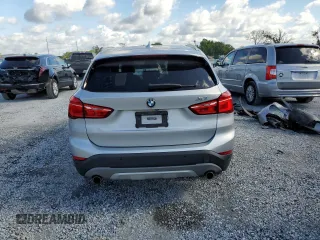 2017 BMW X1 xDrive28i z VIN WBXHT3C33H5F83332, wystawiony jako Copart lot #56971935 z przebiegiem 110 248 mil mil oraz Tytuł czysty. Historia ofert i sprzedaży dostępna na DreamBid. Obrazek 6.