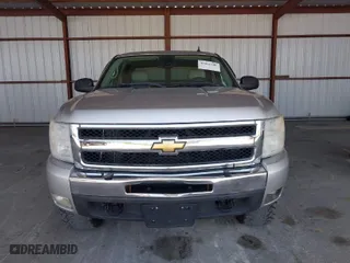 2010 Chevrolet Silverado 1500 LT with VIN 3GCRKSE31AG258718, listed as a IAAI auction lot 42061306 with 220,656 mi miles. Bid and sale history available at carsss.com. Image 12.