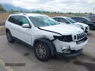 2020 Jeep Cherokee Latitude Plus z VIN 1C4PJMLB5LD551263, wystawiony jako IAAI lot #42174155 z przebiegiem 75 221 mil mil oraz . Historia ofert i sprzedaży dostępna na DreamBid. Obrazek 1.