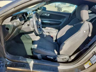 2017 Ford Mustang V6 z VIN 1FA6P8AM8H5208458, wystawiony jako Copart lot #60835695 z przebiegiem 74 987 mil mil oraz Czysty tytuł • Clean title. Historia ofert i sprzedaży dostępna na DreamBid. Obrazek 7.