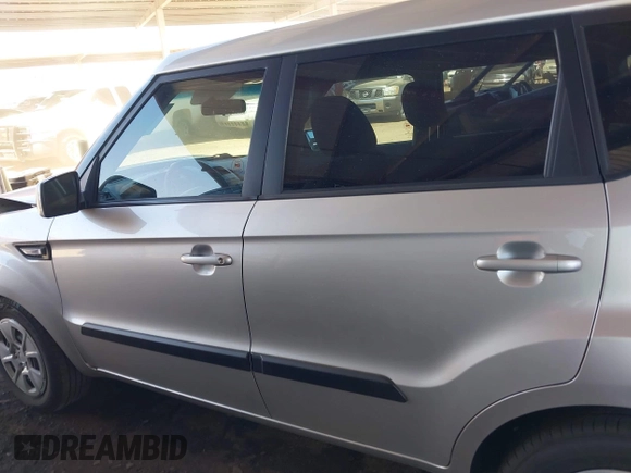 2012 Kia Soul with VIN KNDJT2A59C7400121, listed as a IAAI auction lot 42058012 with 83,059 mi miles. Bid and sale history available at carsss.com. Image 14.
