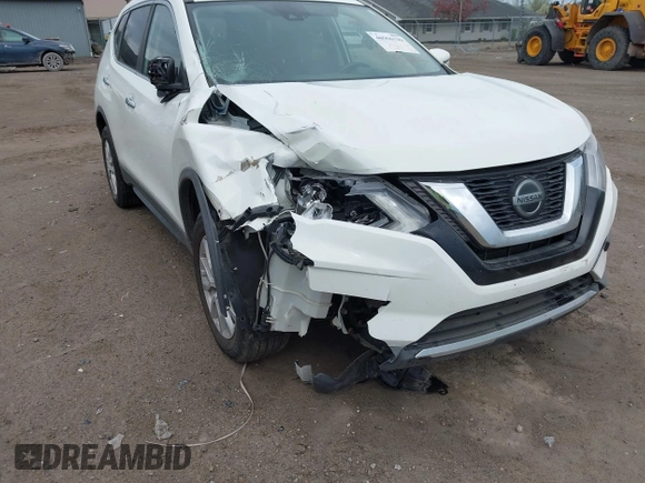 2019 Nissan Rogue SV with VIN KNMAT2MVXKP528443, listed as a IAAI auction lot 40556136 with 176,994 mi miles. Bid and sale history available at carsss.com. Image 6.