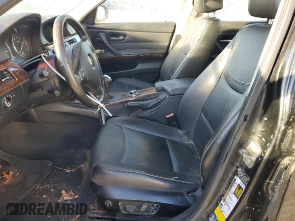 2011 BMW 3 Series 328i xDrive z VIN WBAPK5G5XBNN26498, wystawiony jako Copart lot #46902015 z przebiegiem Nie podano mil oraz Tytuł czysty. Historia ofert i sprzedaży dostępna na DreamBid. Obrazek 7.