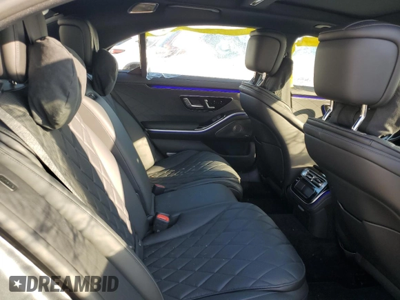 2024 Mercedes-Benz S 580 z VIN W1K6G7GB5RA265130, wystawiony jako Copart lot #82841994 z przebiegiem 7 330 mil mil oraz Szkoda całkowita • Salvage title. Historia ofert i sprzedaży dostępna na DreamBid. Obrazek 10.