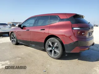 2024 BMW iX xDrive50 z VIN WB523CF06RCN03726, wystawiony jako Copart lot #48911045 z przebiegiem 38 051 mil mil oraz Szkody całkowita. Historia ofert i sprzedaży dostępna na DreamBid. Obrazek 2.