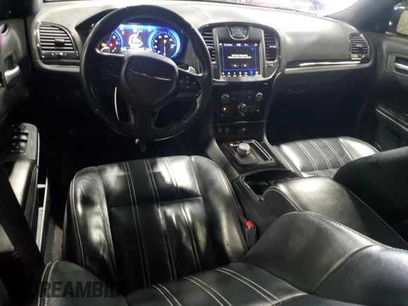 2018 Chrysler 300 S z VIN 2C3CCABG0JH227307, wystawiony jako Copart lot #52359835 z przebiegiem 141 832 mil mil oraz Szkoda całkowita • Salvage title. Historia ofert i sprzedaży dostępna na DreamBid. Obrazek 8.