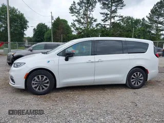 2024 Chrysler Pacifica Hybrid Select z VIN 2C4RC1S75RR103836, wystawiony jako IAAI lot #42293507 z przebiegiem 41 774 mil mil oraz . Historia ofert i sprzedaży dostępna na DreamBid. Obrazek 14.