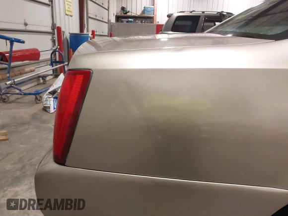 2004 Cadillac DeVille z VIN 1G6KD54Y04U119341, wystawiony jako IAAI lot #42193664 z przebiegiem 162 290 mil mil oraz . Historia ofert i sprzedaży dostępna na DreamBid. Obrazek 21.