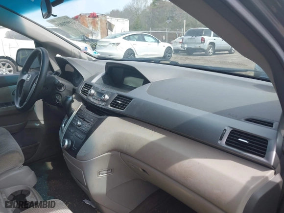 2011 Honda Odyssey LX with VIN 5FNRL5H23BB020474, listed as a IAAI auction lot 41971005 with 155,341 mi miles. Bid and sale history available at carsss.com. Image 5.