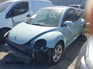 2010 Volkswagen New Beetle Coupe with VIN 3VWRG3AG8AM028074, listed as a IAAI auction lot 41932970 with 1 mi miles. Bid and sale history available at carsss.com. Image 2.