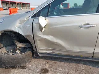 2017 Cadillac XT5 Premium Luxury FWD z VIN 1GYKNCRSXHZ164468, wystawiony jako IAAI lot #40314503 z przebiegiem 94 008 mil mil oraz . Historia ofert i sprzedaży dostępna na DreamBid. Obrazek 6.
