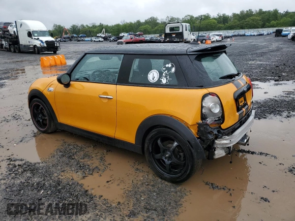 2016 MINI Hardtop S with VIN WMWXP7C54G3B33492, listed as a Copart auction lot 57098895 with 83,994 mi miles and Salvage title. Bid and sale history available at DreamBid. Image 2.